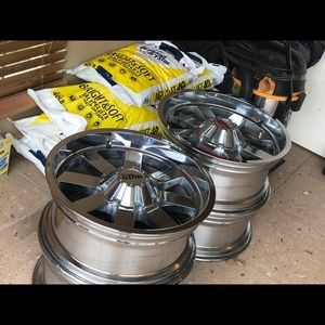Moto metal 20x9.5, all four wheels, six lugs